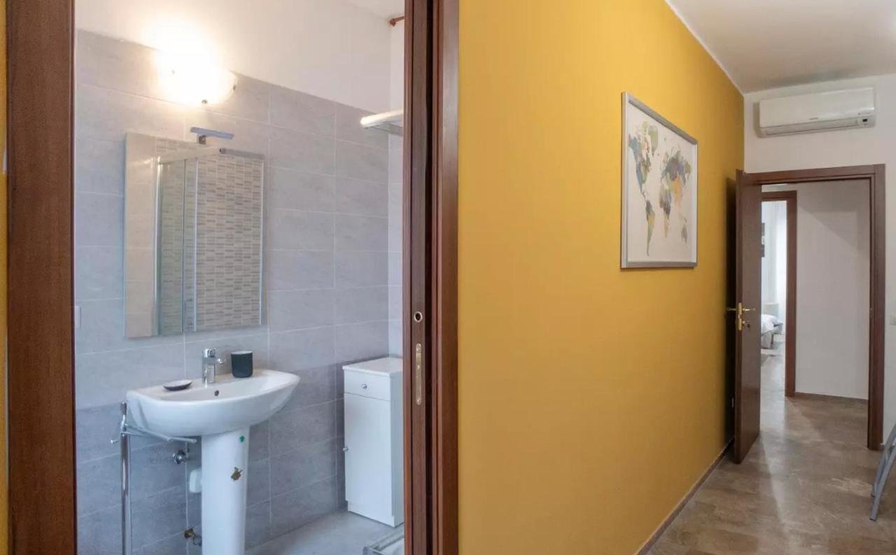 Cozy And Modern In Corvetto Mailand