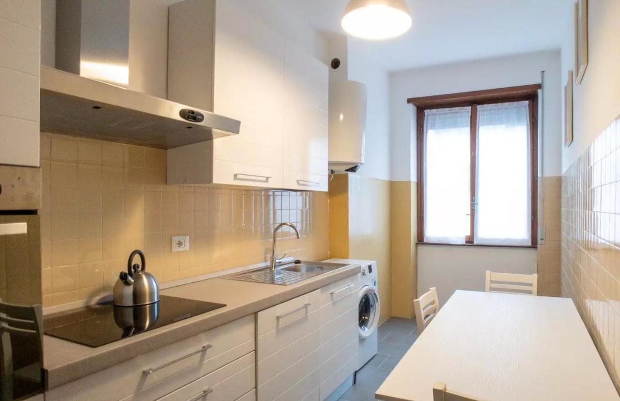 Cozy And Modern In Corvetto Mailand